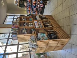 Dřevěné regály do Pet-shopu od JPL